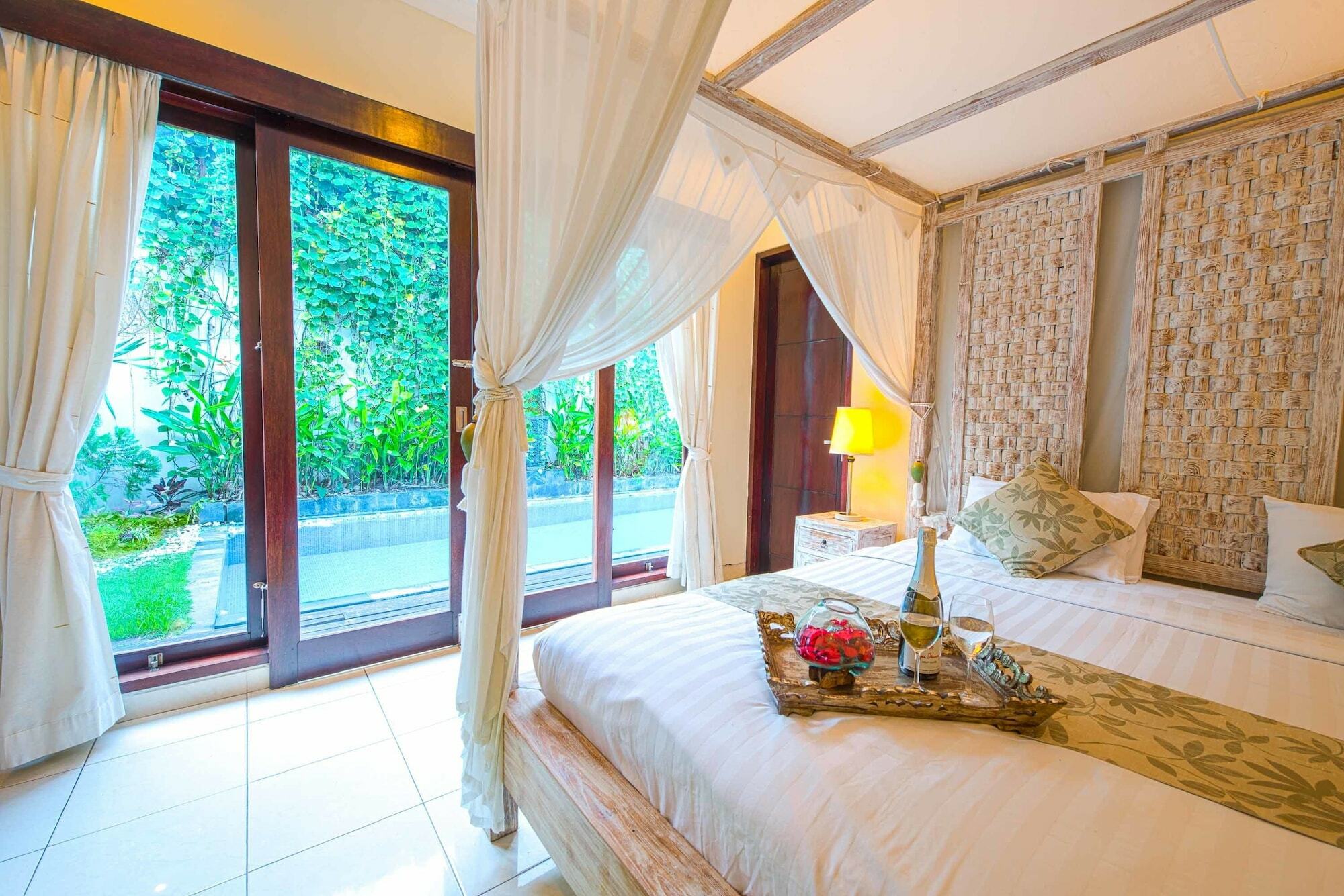Villa Enjoy - Seminyak Center Екстер'єр фото
